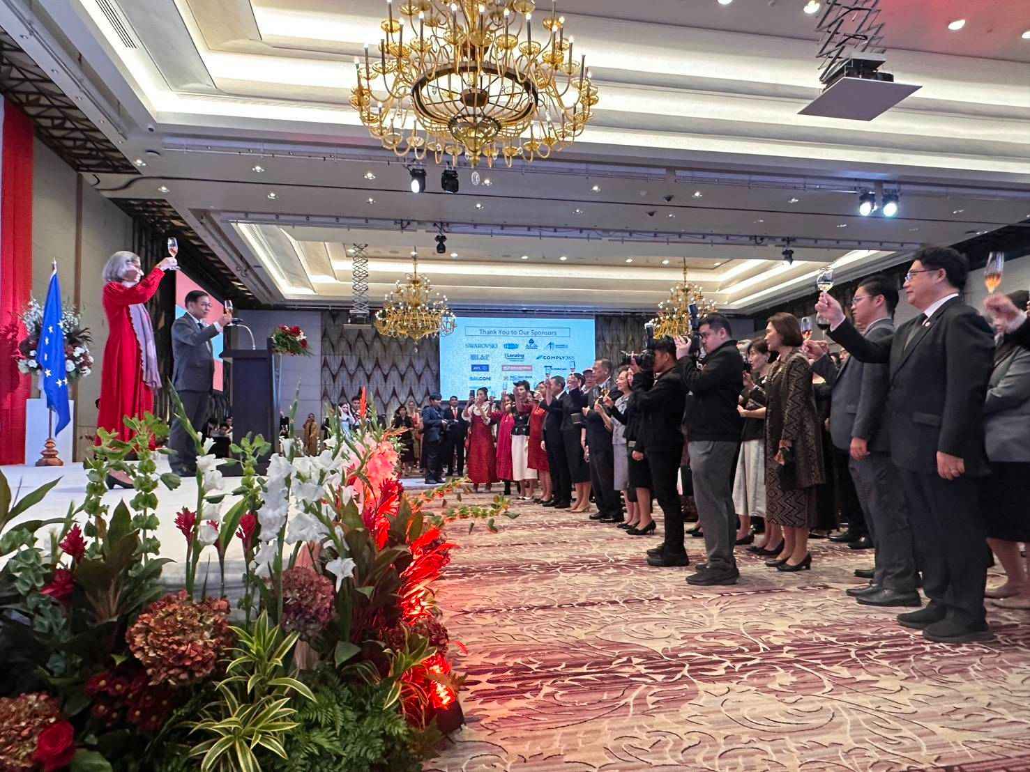 สมาชิกรัฐสภา ร่วมงานฉลองวันชาติออสเตรีย 4
