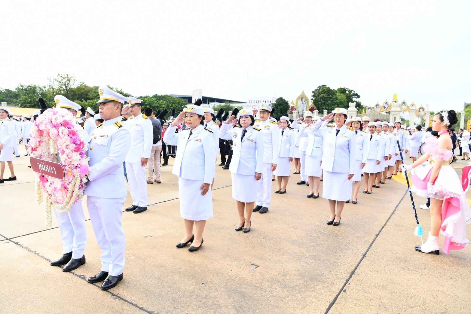 สภาผู้แทนราษฎร และวุฒิสภา พวงมาลาถวายราชสักการะ เนื่องในวันปิยมหาราช 4