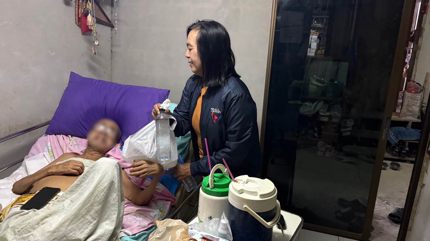 โฆษกภูมิใจไทย เผยโรงครัวส่งข้าวกล่องช่วยผู้ประสบภัยประมาณ 155,000 กล่องใน 16 วัน 2