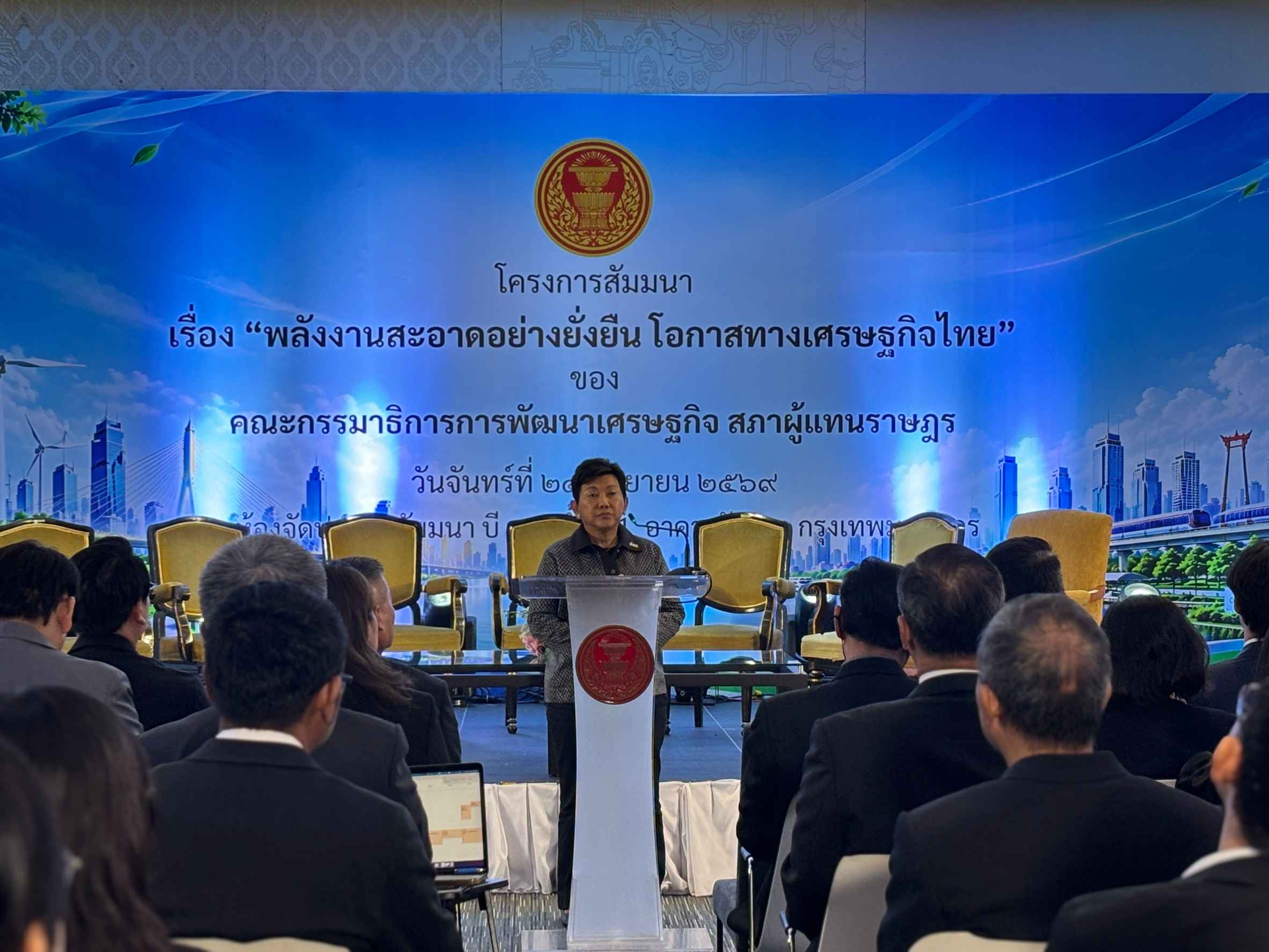 กมธ.การพัฒนาเศรษฐกิจ สภาผู้แทนราษฎร หนุนติดตั้ง โซลาร์รูฟท็อป-อุดหนุนรถ EV 4