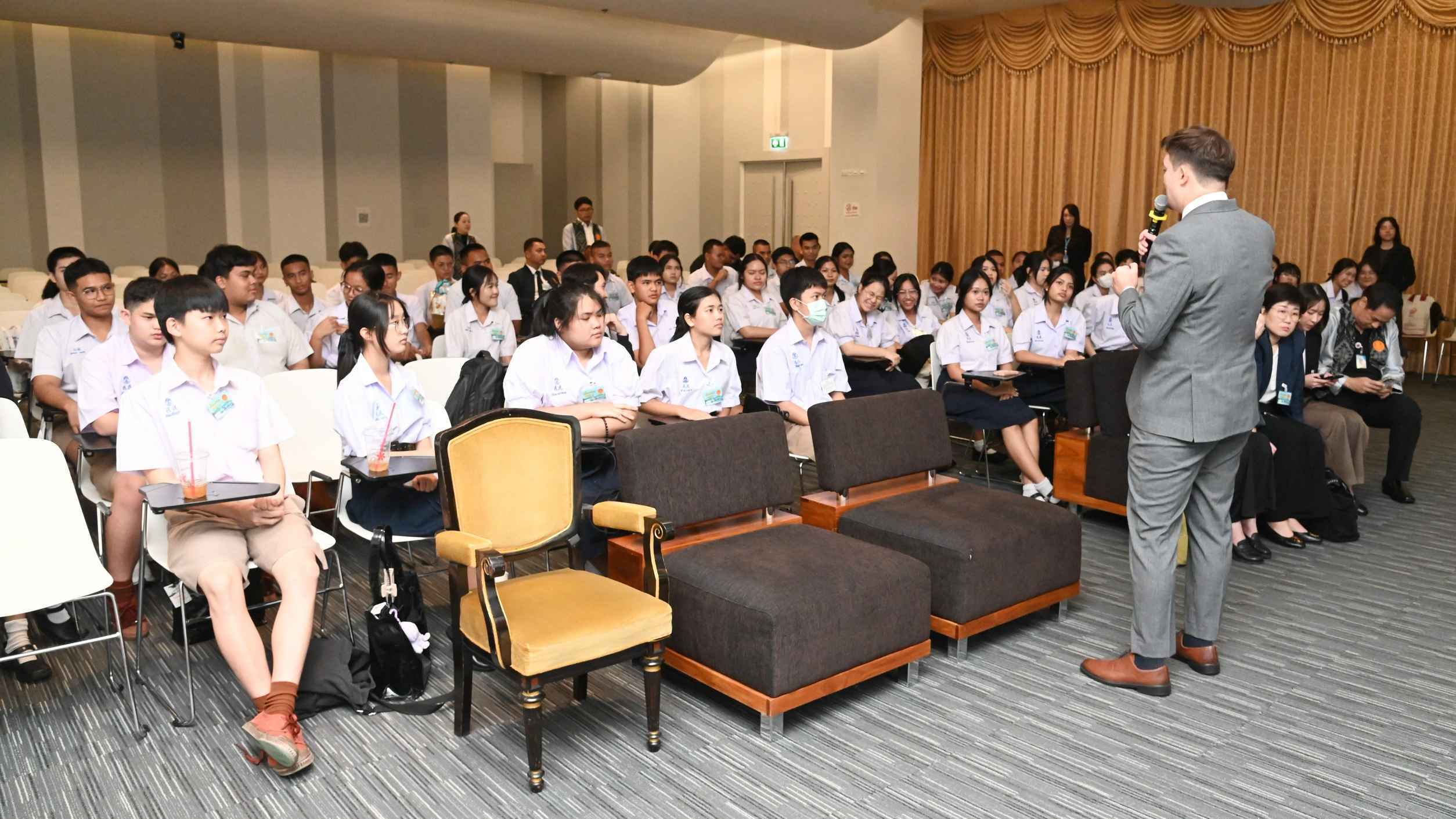สส.ภัทรพงษ์ เปิดประสบการณ์งานนิติบัญญัติ ชวนเยาวชน-ประชาชนเรียนรู้บทบาท กมธ. ผ่านโครงการรัฐสภา 360 องศา 3