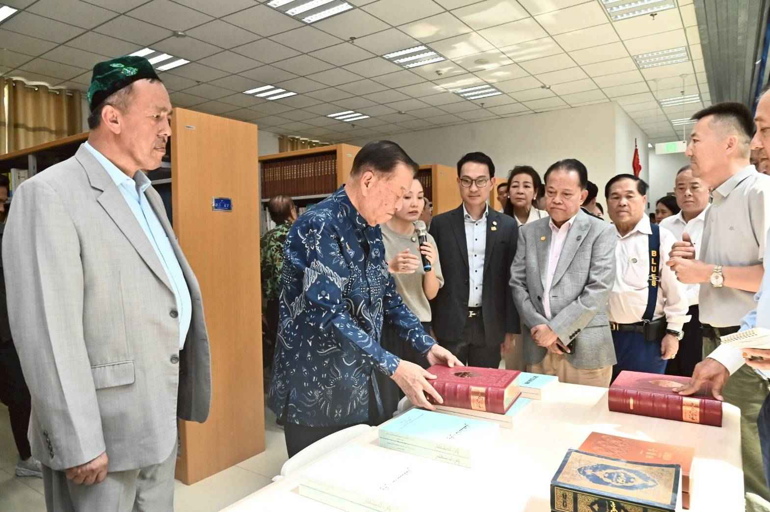 ประธานรัฐสภา เยือนซินเจียงในรอบ 27 ปี ยินดีที่เห็นการพัฒนาอย่างมาก 4