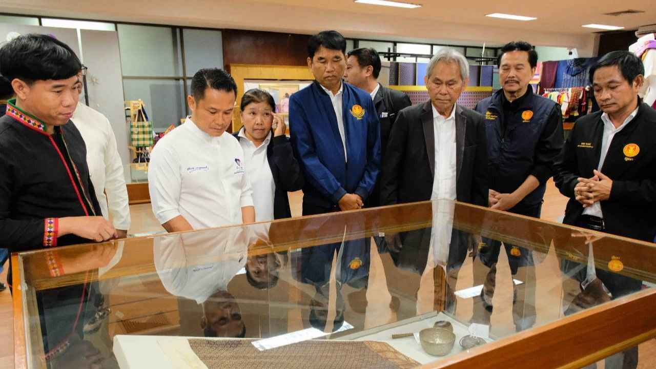 อนุ กมธ.ด้านมรดกภูมิปัญญาฯ วุฒิสภา ศึกษากลองยาวอีสาน-ผ้าทอพื้นบ้าน มุ่งอนุรักษ์และสืบสานมรดกภูมิปัญญา 3