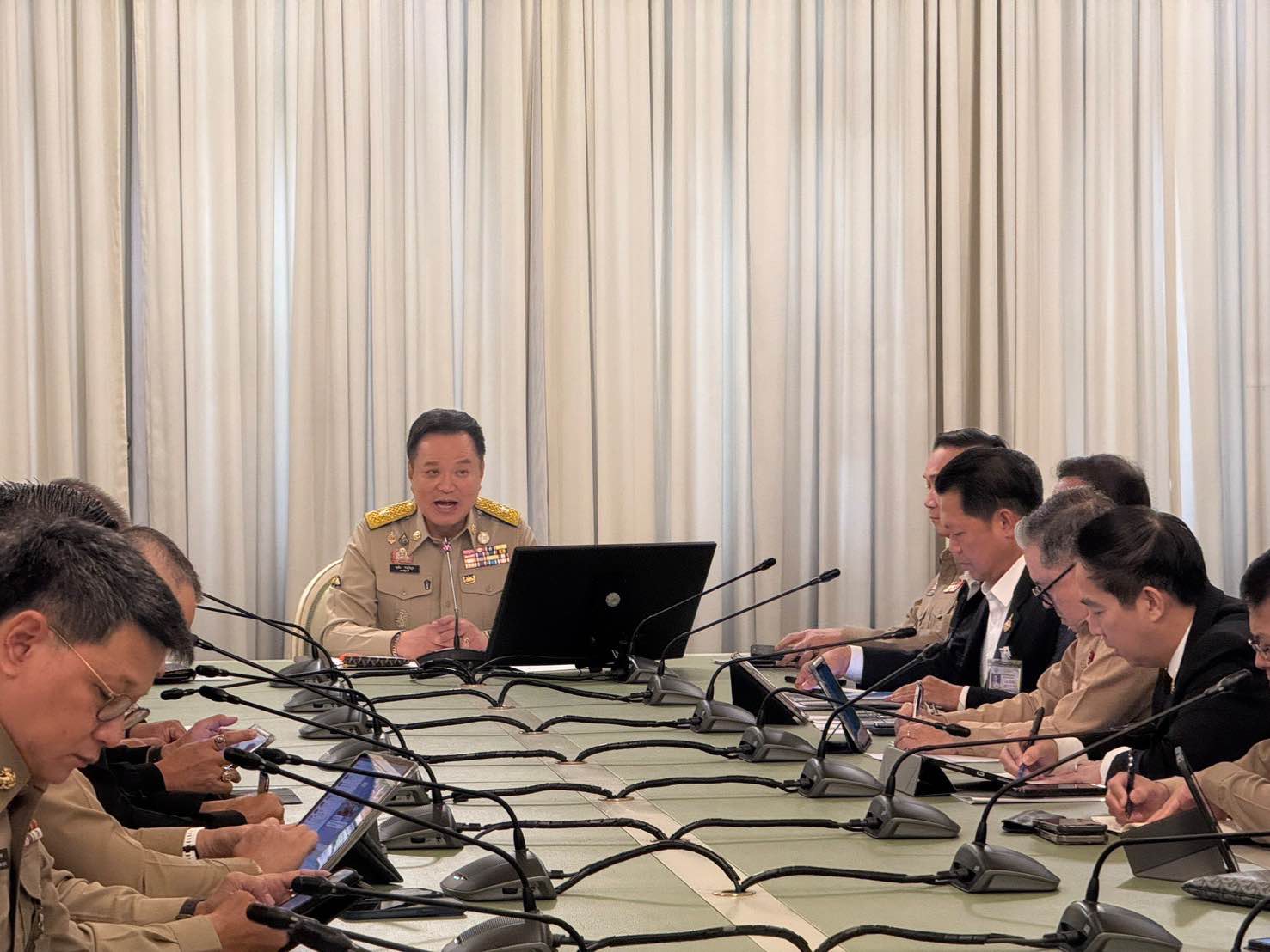 นายกฯ เรียกประชุมด่วนแก้น้ำท่วม กทม. สั่งระดมทุกหน่วยเร่งระบายน้ำ 2