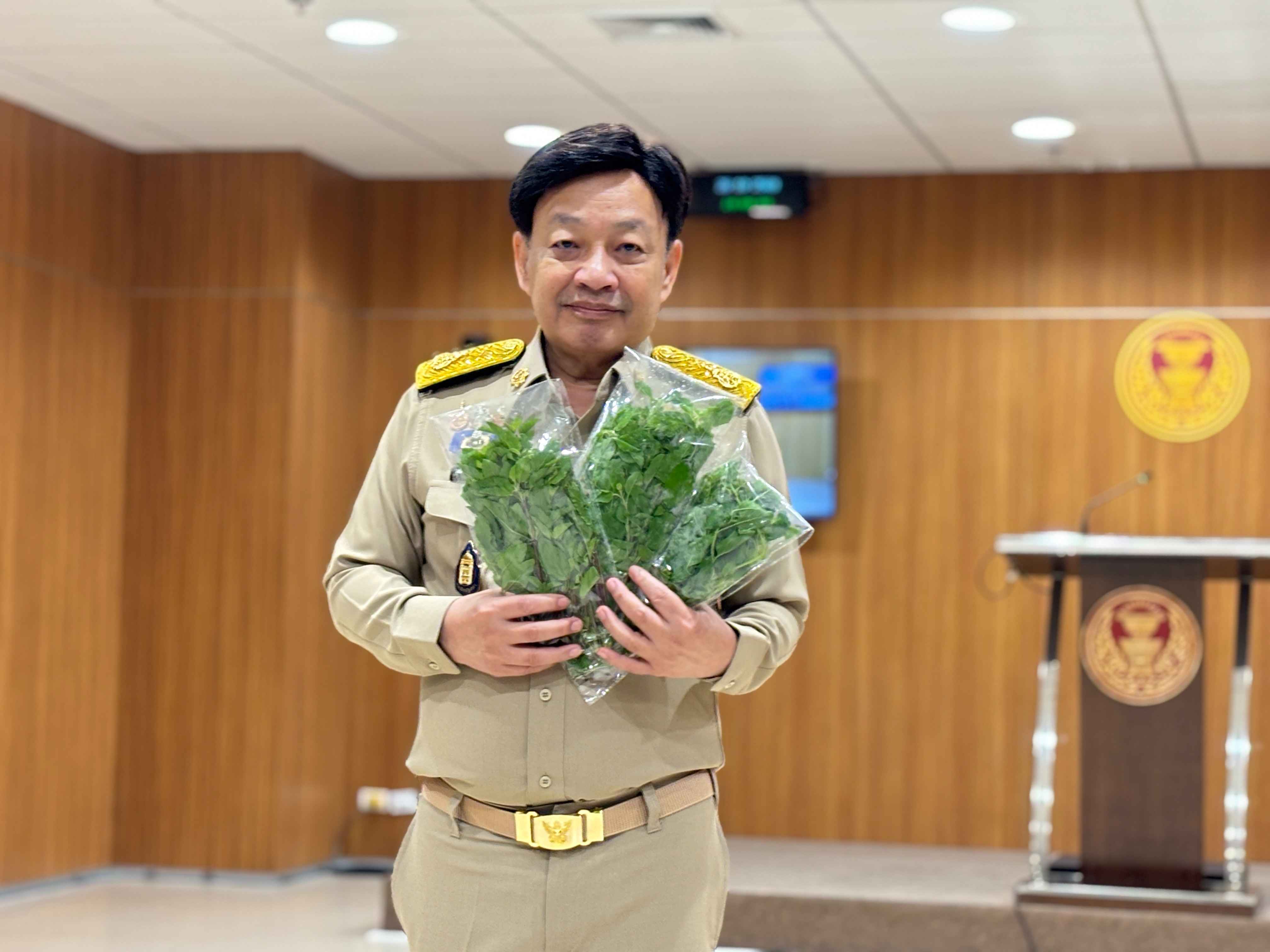 สว.วุฒิพงศ์- สว.สหพันธ์ ขอทบทวนการคุ้มครองกะเพราแก้วจุรี ห่วงสิทธิเกษตรกรและการใช้ประโยชน์จากงานวิจัย 3
