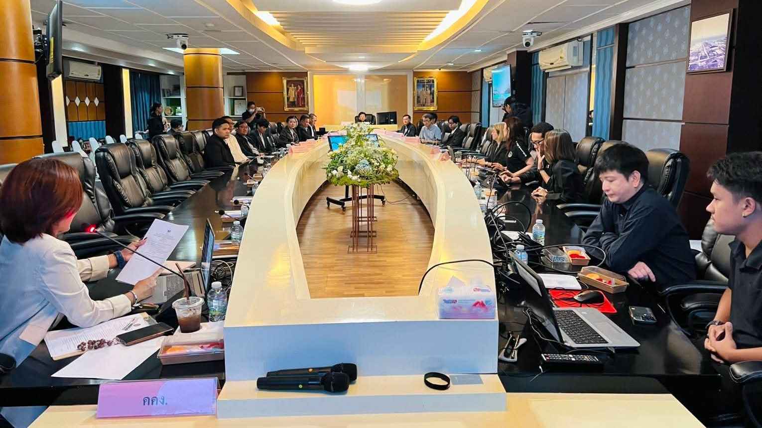 กมธ.พัฒนาเศรษฐกิจ สผ. ลงพื้นที่ท่าเรือแหลมฉบัง หนุนรัฐ-เอกชนร่วมลงทุน ขับเคลื่อนโลจิสติกส์-โครงสร้างพื้นฐาน 3
