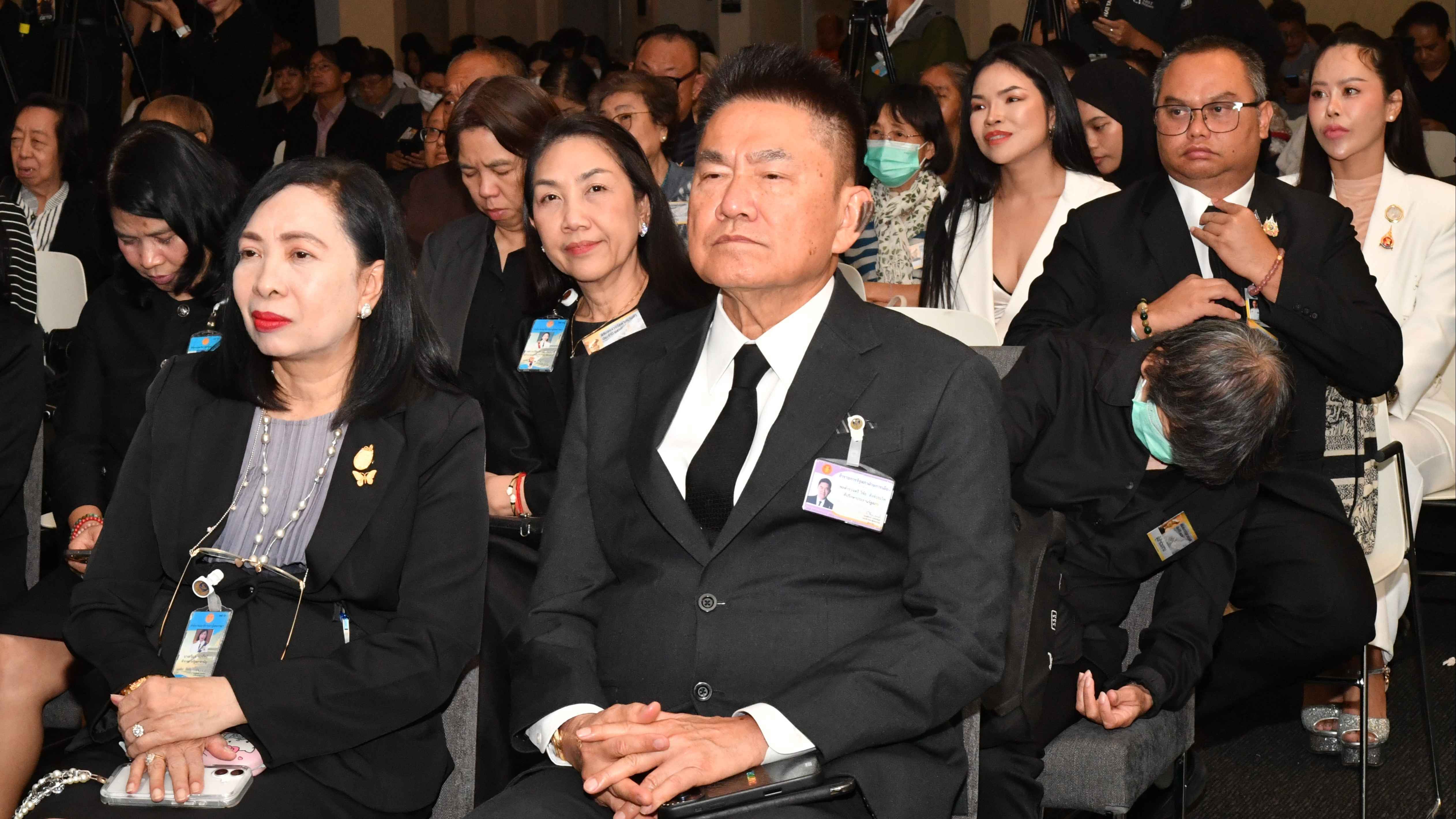 ประธานรัฐสภา มอบรางวัลพานแว่นฟ้า 69 ชูคุณค่าวรรณกรรมการเมือง 4