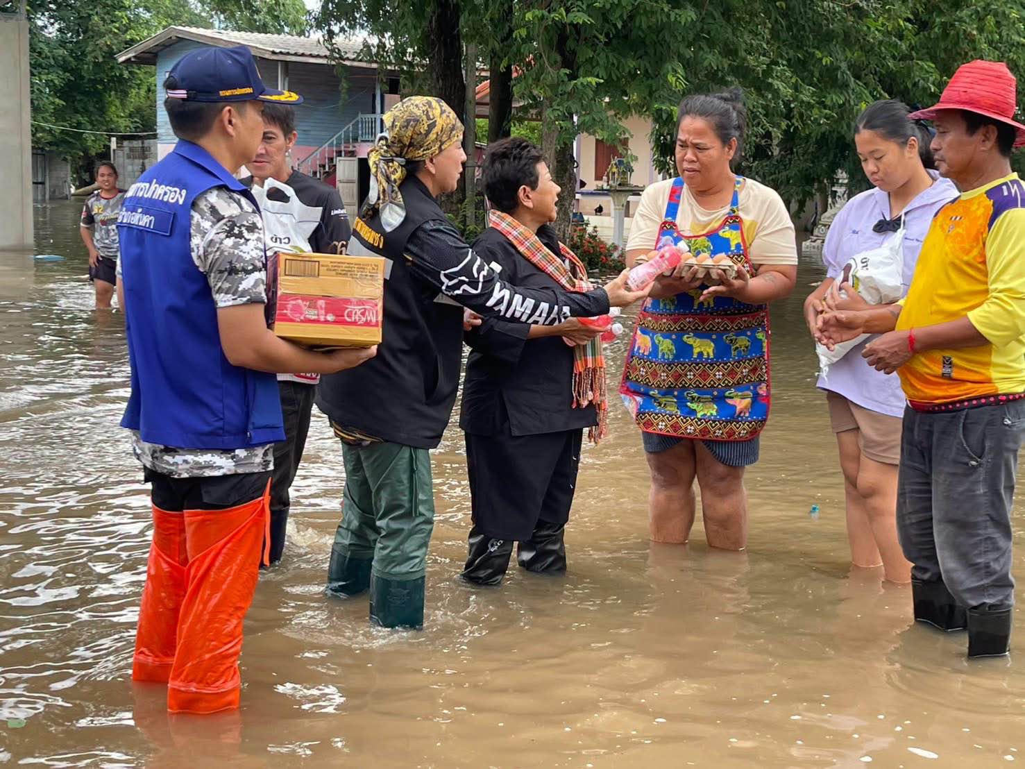 รองประธานสภาผู้แทนราษฎร และ สส.ภูมิใจไทย ลงพื้นที่ติดตามน้ำท่วม 2
