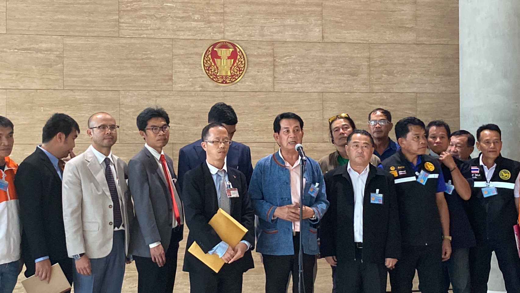 กมธ.การที่ดินฯ สผ. รับหนังสือจากประธานอนุกรรมการกองทุนฟื้นฟูและพัฒนาเกษตรกร จ.พะเยา ขอให้ยกเลิกใบอนุญาตก่อสร้างฟาร์มสุกรในพื้นที่ 2