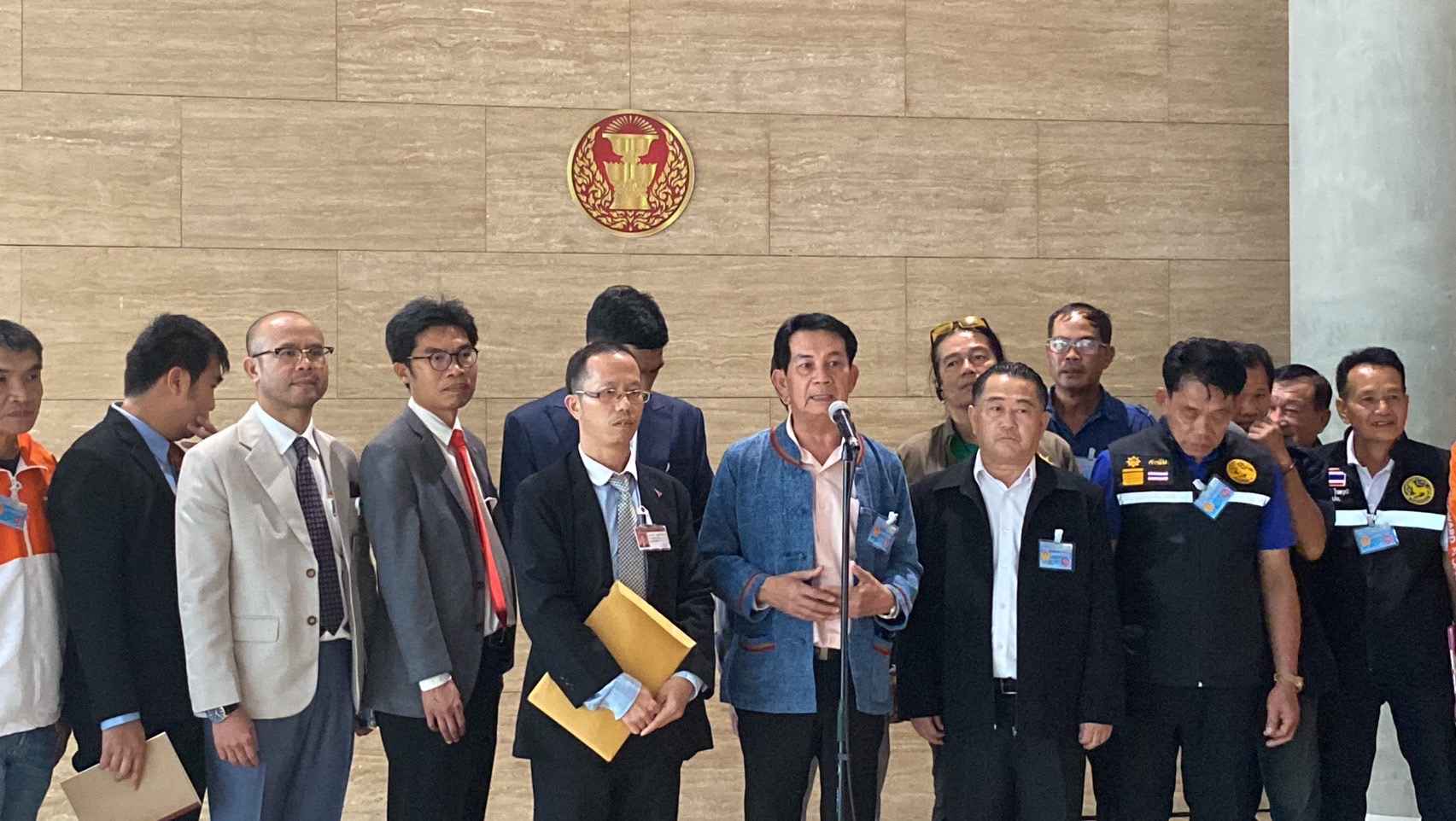 กมธ.การที่ดินฯ สผ. รับหนังสือจากประธานอนุกรรมการกองทุนฟื้นฟูและพัฒนาเกษตรกร จ.พะเยา ขอให้ยกเลิกใบอนุญาตก่อสร้างฟาร์มสุกรในพื้นที่ 3