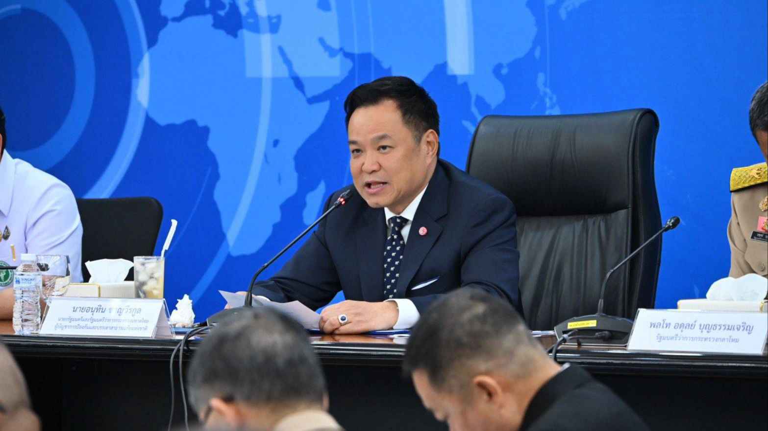 นายกรัฐมนตรี ประชุม บกปภ.ช. ขอบคุณทุกฝ่ายช่วยคลี่คลายสถานการณ์น้ำ 4