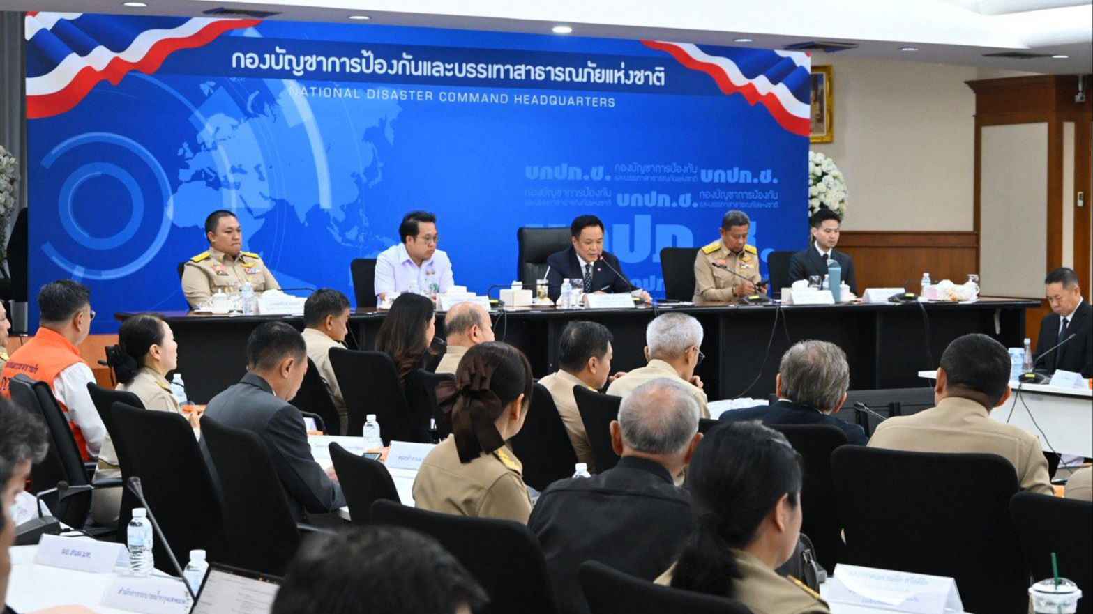 นายกรัฐมนตรี ประชุม บกปภ.ช. ขอบคุณทุกฝ่ายช่วยคลี่คลายสถานการณ์น้ำ
