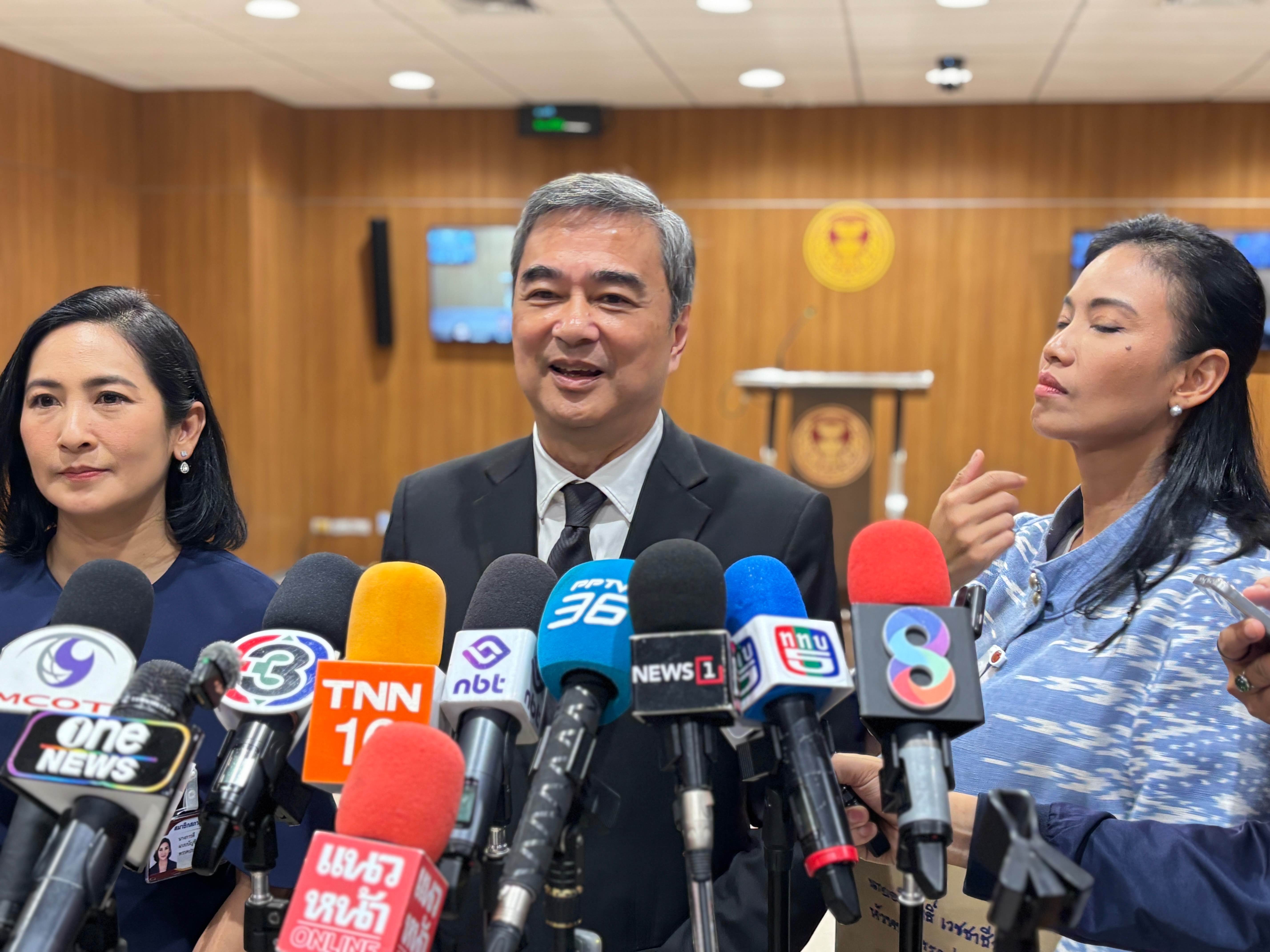หัวหน้าพรรคประชาธิปัตย์ ขอรัฐบาลจัดสรรเวลาอภิปรายไม่ไว้วางใจให้เพียงพอ ตรวจสอบนายกฯ และ รมต. รวม 18 คน
