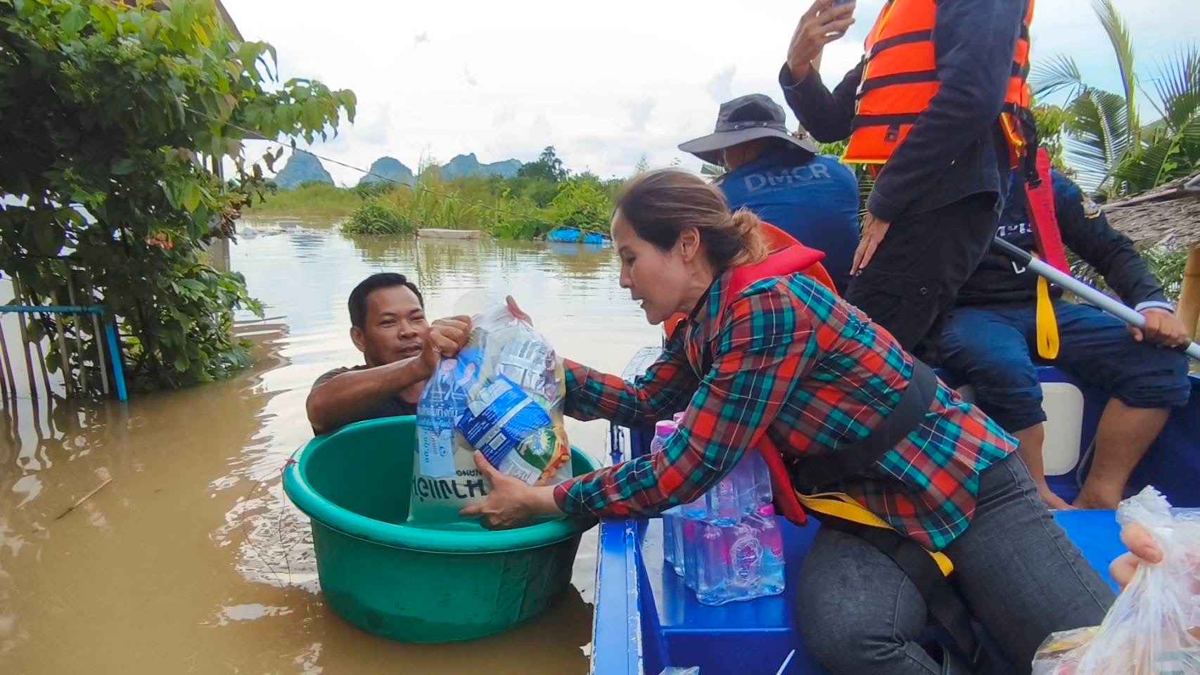 สส.กุลวลี เรียกร้องเปิดข้อมูลบริหารน้ำลุ่มแม่กลอง ถอดบทเรียนป้องกันราชบุรีท่วมซ้ำ 4