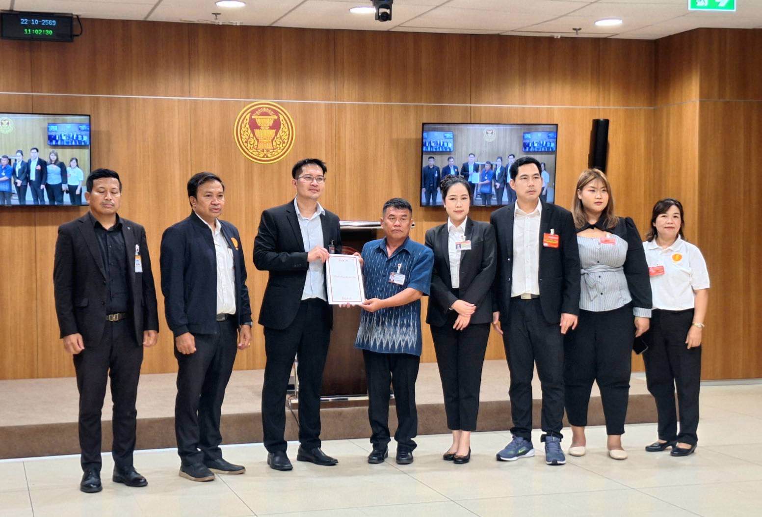 โฆษก กมธ.แรงงาน สภาผู้แทนราษฎร รับหนังสือ ขอสอบโครงการแพลตฟอร์มแรงงานนอกระบบ 94.5 ล้านบาท-ปัญหาใบอนุญาตแรงงานต่างด้าว