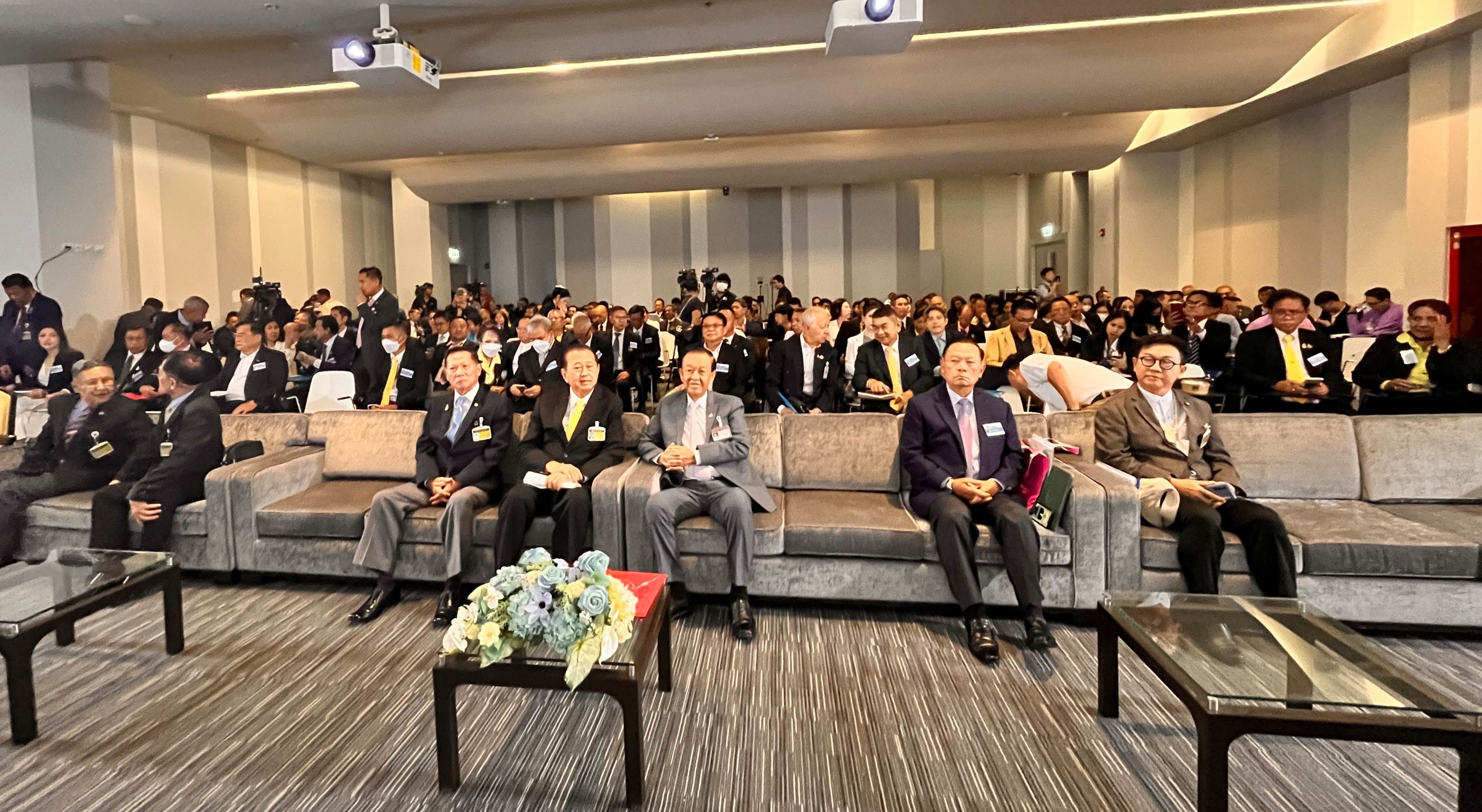 ประธานรัฐสภา เปิดเวทีสัมมนาสร้างความเข้าใจการได้มาซึ่ง สว. เชิญชวนผู้มีคุณสมบัติจากทุกกลุ่มอาชีพสมัครเข้าสู่กระบวนการคัดเลือก 4