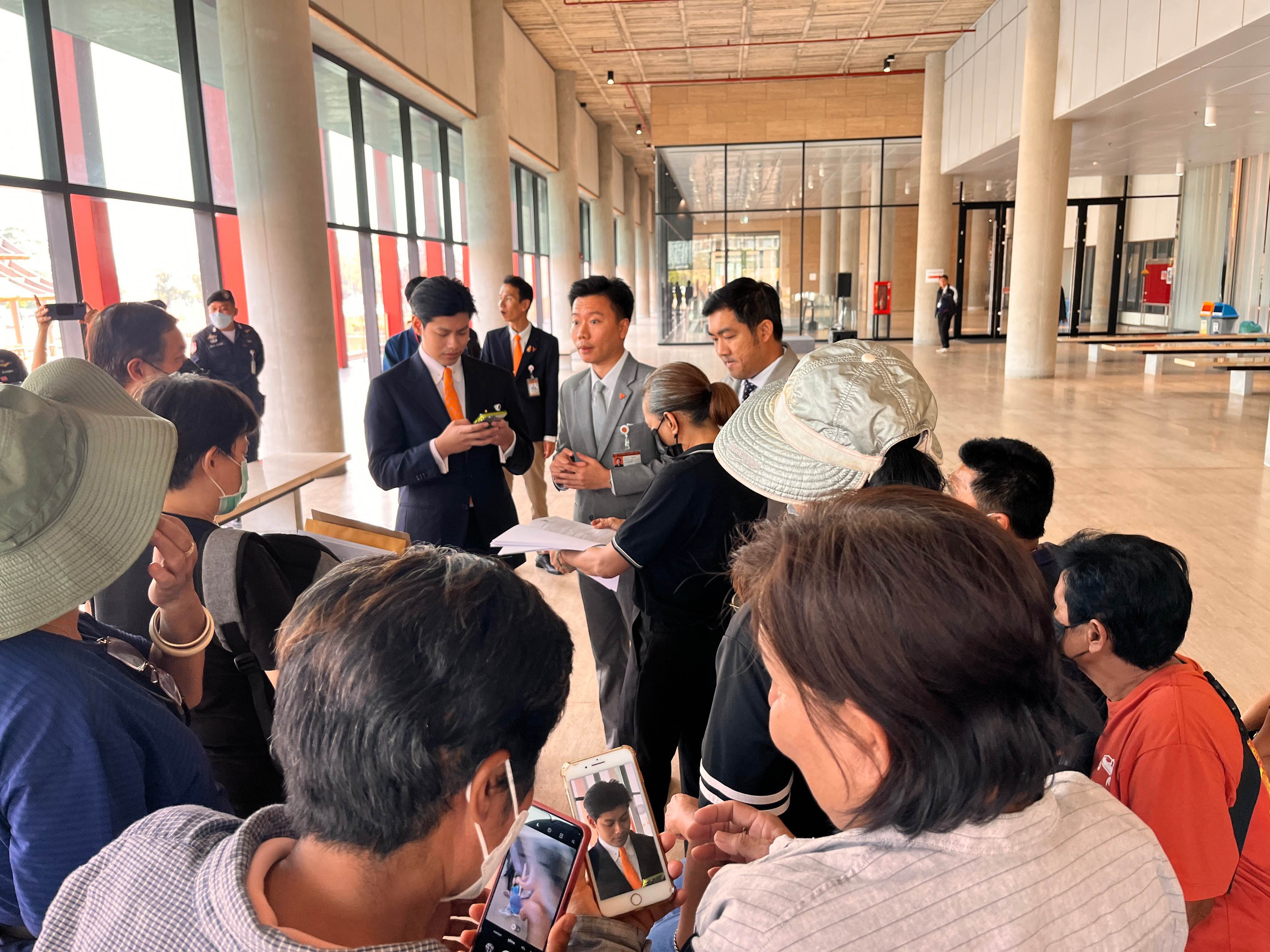 กมธ.ป.ป.ช. สภาผู้แทนราษฎร รับเรื่องร้องเรียนจากผู้ค้าตลาดนัดจตุจักร ขอช่วยยกเลิกสัญญาลิดรอนสิทธิ 4