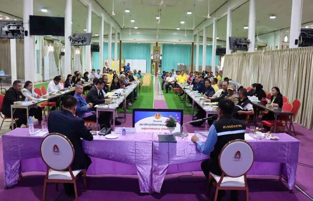 สว.พบประชาชนกลุ่มภาคกลาง (ตอนบน) ลงพื้นที่ จ.อ่างทอง ตรวจสอบมาตรฐานรถโดยสารประจำทาง และการก่อสร้างเขื่อนกั้นน้ำริมตลิ่ง 3