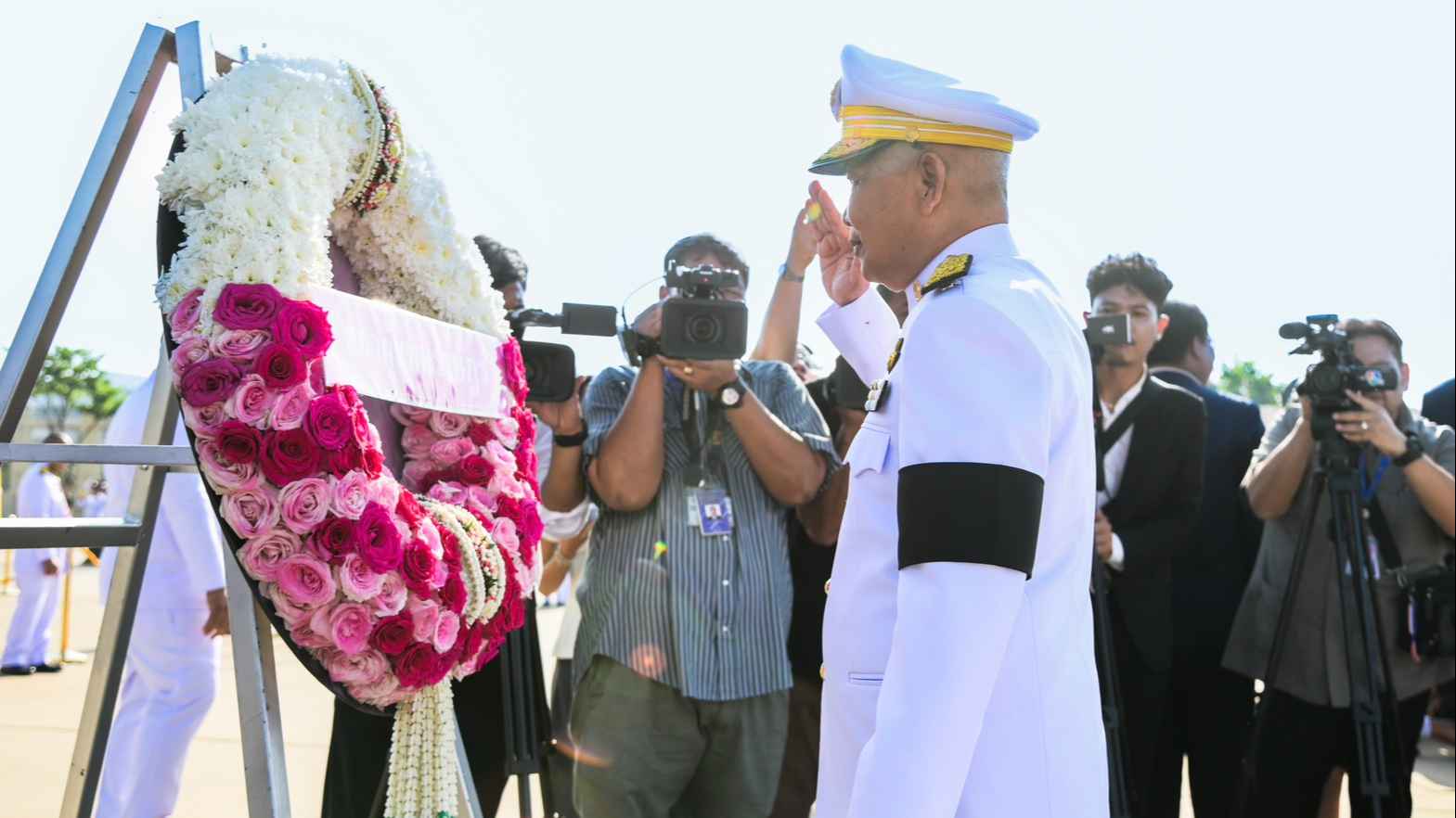 ประธานสภาผู้แทนราษฎร วางพวงมาลาถวายราชสักการะฯ เนื่องในวันคล้ายวันสวรรคตพระบาทสมเด็จพระจุลจอมเกล้าเจ้าอยู่หัว 3