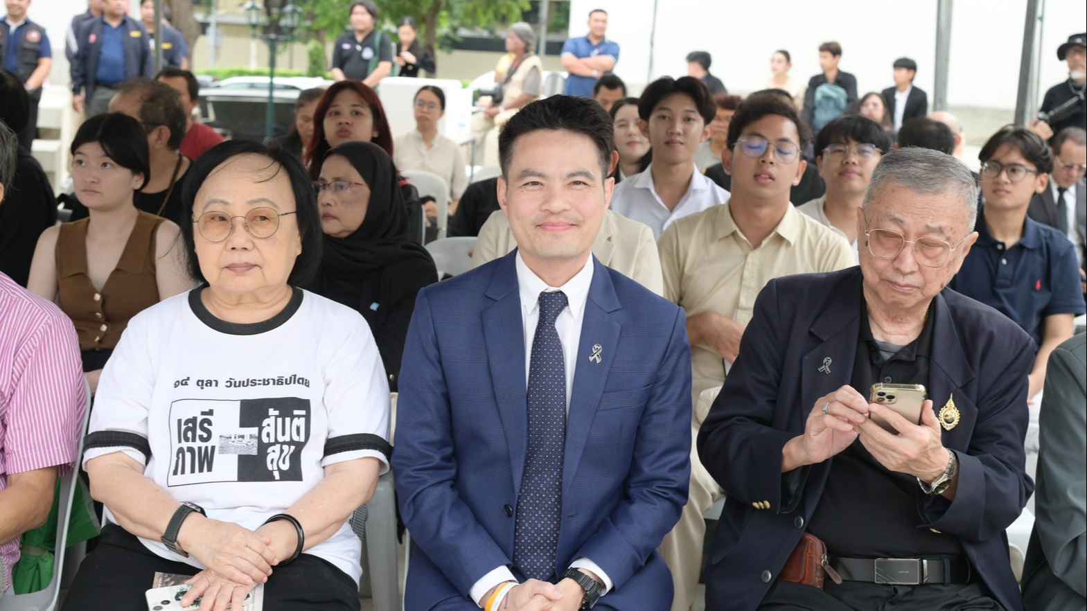 ประธานรัฐสภา มอบผู้แทนร่วมรำลึก 53 ปี 14 ตุลา สดุดีวีรชนประชาธิปไตย 3