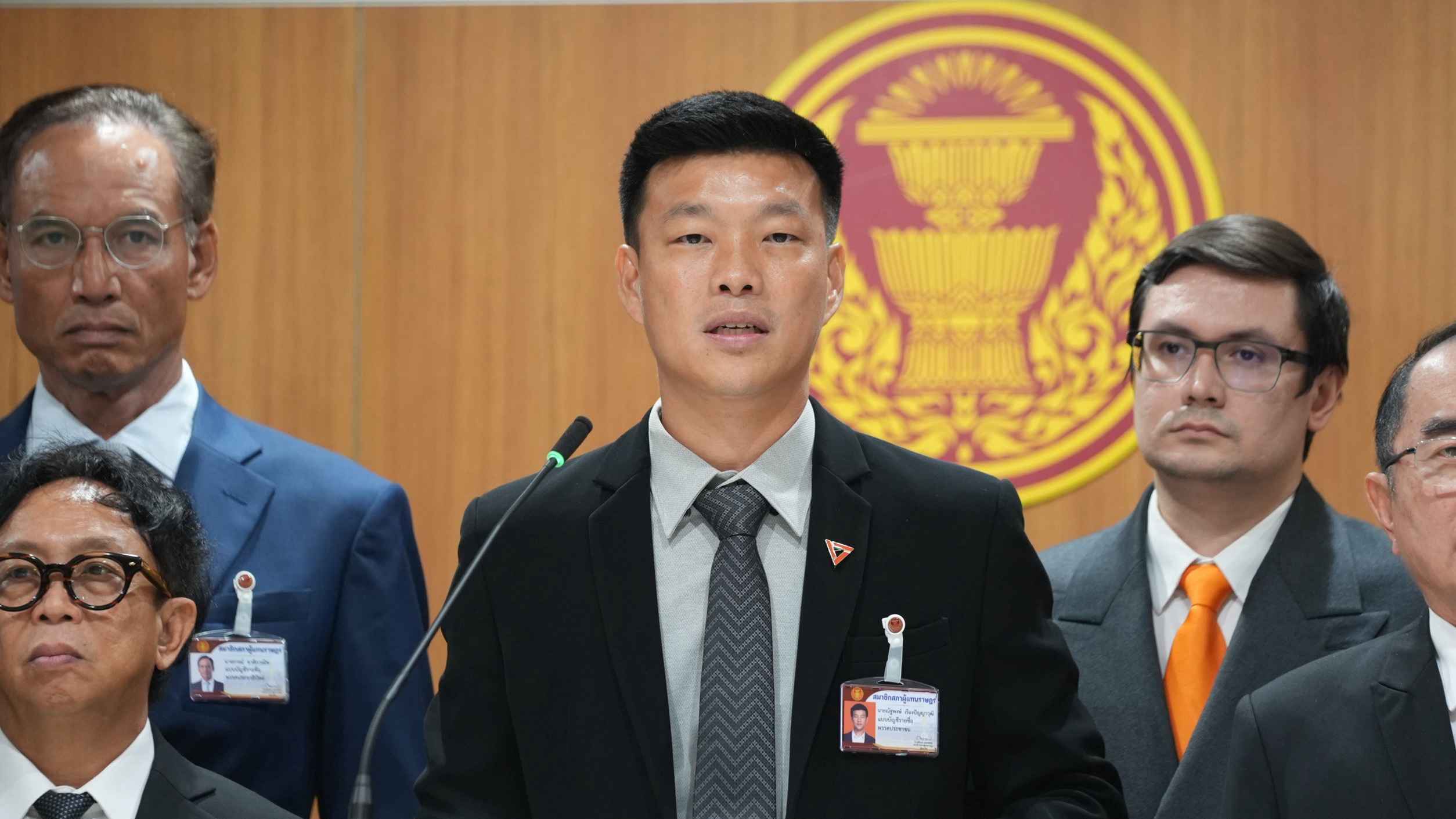 ประธานสภาผู้แทนราษฎร รับการยื่นเสนอญัตติไม่ไว้วางใจ 18 รัฐมนตรี เตรียมตรวจสอบก่อนประสานวันอภิปราย 4
